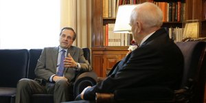 O Σαμαράς πήγε στον Παπούλια και απήγγειλε Ελύτη