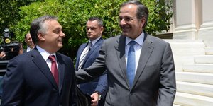 Ο περίπατος του Αντώνη Σαμαρά με τον Ούγγρο πρωθυπουργό στην Αθήνα και η χαλαρή