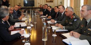 Προειδοποίηση Σαμαρά για αυστηρές κυρώσεις σε ενδεχόμενη αδράνεια στη μάχη κατά