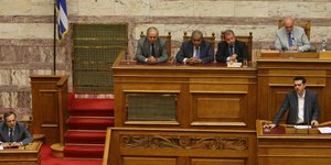 Ο Τσίπρας καλεί τον Σαμαρά στη Βουλή να απαντήσει για το λάθος του ΔΝΤ