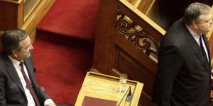 Αιφνίδια κρίση στην κυβέρνηση: Στον «αέρα» το νομοσχέδιο για τις λαϊκές μετά το 