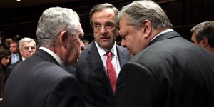 Αγωνιώδεις προσπάθειες της τρικομματικής για να εκτονωθεί η κρίση και να αποφευχ