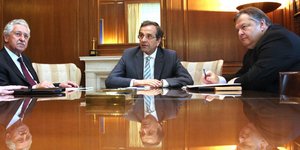 Μεταστέγαση υπουργείων και πώληση ΔΕΚΟ προωθεί η κυβέρνηση