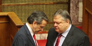 Μετωπική αντιπαράθεση ΠΑΣΟΚ με Σαμαρά