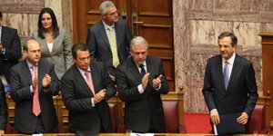 Ψήφο εμπιστοσύνης και από την Tρόικα αναζητά η κυβέρνηση