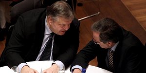 Αγώνας δρόμου Σαμαρά-Βενιζέλου που επιδιώκουν πολιτική λύση στο αδιέξοδο με Τρόικα (SOOC)