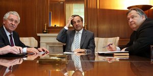 Spiegel: Ευλογία μπορεί να αποδειχθεί η αποχώρηση της ΔΗΜΑΡ λένε βουλευτές της Ν