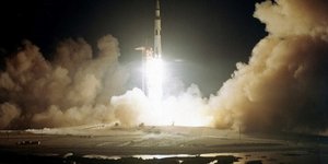 (Το Apollo 17 ξεκινά το ταξίδι του για το διάστημα
