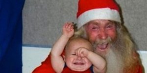 Εσείς θα καθόσασταν στα πόδια αυτού του Άγιου Βασίλη; [εικόνες] 