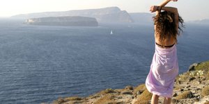 Οι Κινέζοι λατρεύουν την Ελλάδα: Απευθείας πτήσεις από Σανγκάη για Σαντορίνη και