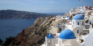 Ταξιδιωτική οδηγία για τη Σαντορίνη εξέδωσαν τα Ηνωμένα Αραβικά Εμιράτα. Φωτογραφία: AP