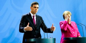 O Πέδρο Σάντσεθ και η Άνγκελα Μέρκελ/ Φωτογραφία AP images