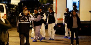 Ομάδα Τούρκων εμπειρογνωμόνων χτένισε επί εννέα ώρες το προξενείο της Σ. Αραβίας (Φωτογραφία: AP /Emrah Gurel)