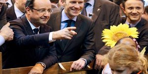 Παιδί ρωτά τον Ολάντ που είναι ο Σαρκοζί [βίντεο]