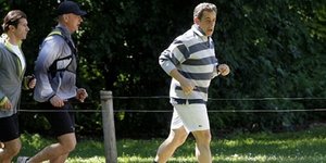 Ο Σαρκοζί παρέδωσε στον Ολάντ και πήγε για... τρέξιμο
