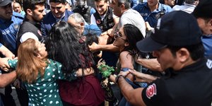 «Μητέρες του Σαββάτου» (Φωτογραφία: DHA via AP)