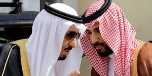 O βασιλιάς και ο πρίγκιπας διάδοχος της Σαουδικής Αραβίας (Φωτογραφία: ΑΡ) 