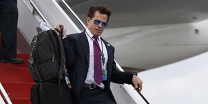Ο Σκαραμούτσι είχε παίξει σε ταινία από την οποία «έκοψαν» τον Τραμπ (Φωτογραφία: AP/ Evan Vucci)