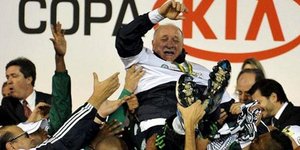 Η... επίθεση των παικτών της Παλμέιρας στον προπονητή τους [βίντεο]