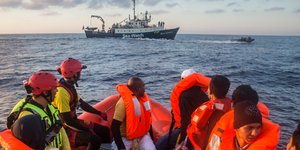Το Sea-Watch (Φωτογραφία: AP Photo/Santi Palacios)