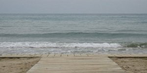 Καλοκαιρινός αλλά συννεφιασμένος ο καιρός με τοπικές βροχές