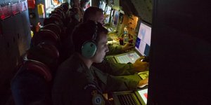 Ψάχνοντας το Boeing για μία ημέρα -Το BBC μπήκε σε ένα από τα αεροπλάνα που αναζ