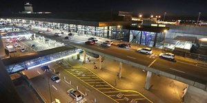 Ο μηχανικός προκάλεσε πανικό στο αεροδρόμιο του Σιάτλ (Φωτογραφία: AP/ Elaine Thompson)