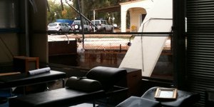 O αέρας πήρε και σήκωσε το ιατρείο του ΣΕΓΑΣ στον Αγ. Κοσμά- Από θαύμα δεν τραυμ