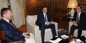 Επιφυλακτικός ο Ευρωπαίος Επίτροπος για τη μείωση του ΦΠΑ στην εστίαση