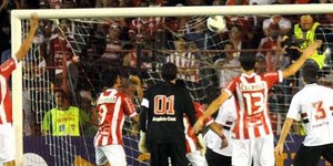 Απίθανο αυτογκόλ τερματοφύλακα [βίντεο]