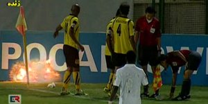 Παραλίγο να σκάσει πυροτέχνημα στα χέρια ποδοσφαιριστή [βίντεο]