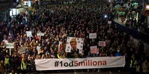 Μέγα πλήθος στο Βελιγράδι κατά του Βούτσιτς / Φωτογραφία: AP Images