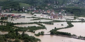 Χάος από τις πλημμύρες σε Σερβία και Βοσνία -Τουλάχιστον 20 νεκροί [εικόνες]