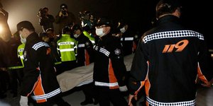 Ανεβαίνει ο τραγικός απολογισμός του ναυαγίου στη Ν. Κορέα -Στους 46 οι νεκροί