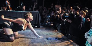 Air Sex: Η νέα τάση των «μοναχικών καβαλάρηδων» -Διαγωνισμός για την καλύτερη ερ