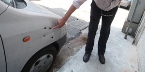 Εριξαν χειροβομβίδα και βροχή από σφαίρες σε αστυνομικούς στο Νέο Κόσμο