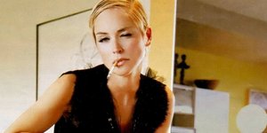 Η Σάρον Στόουν τσαντίστηκε και έδειξε ότι μόνο 80αρα δεν τη λες [εικόνα]