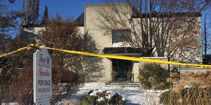 Σε αυτό το σπίτι βρέθηκαν νεκροί οι Σέρμαν (Φωτογραφία: AP/ Rob Gillies)