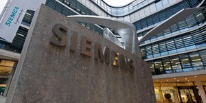 Τα κεντρικά γραφεία της Siemens στη Γερμανία. Φωτογραφία: AP/Matthias Schrader