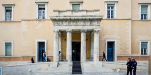 Νέα σύλληψη στη Βουλή (Φωτογραφία: EUROKINISSI/ΓΙΩΡΓΟΣ ΚΟΝΤΑΡΙΝΗΣ)