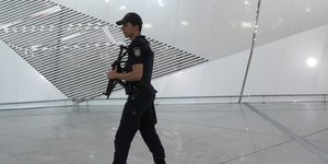 Σύλληψη Ρώσου επιχειρηματία στο «Ελ. Βενιζέλος»(Φωτογραφία: IntimeNews/ΛΙΑΚΟΣ ΓΙΑΝΝΗΣ)