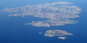 Η Σύμη και η βραχονησίδα Νίμος - Φωτογραφία Wikipedia