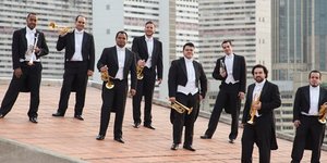 Η οχταμελής ορχήστρα Simon Bolivar Trumpet Ensemble (πηγή φωτογραφίας: snfcc.org)