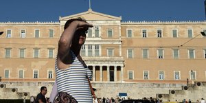 Ξεκινά ο Γολγοθάς πληρωμής των φόρων /Φωτογραφία: Intime news 