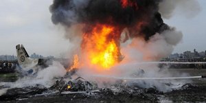 Τραγωδία στο Καζακστάν - 22 νεκροί από τη συντριβή αεροσκάφους