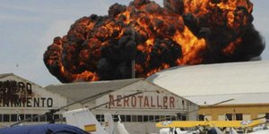 H στιγμή της συντριβής αεροσκάφους μπροστά στα μάτια έκπληκτων θεατών [βίντεο]