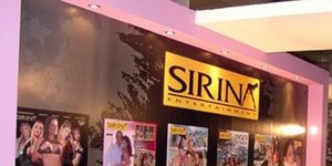 Μια δουλειά έστω και ως κομπάρσος σε τσόντες ζητούν χιλιάδες Ελληνες και Ελληνίδ