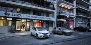 ΣΥΡΙΖΑ κατά ΝΔ: Επιλεκτική σιωπή για την επίθεση στο αντιεξουσιαστικό στέκι στον Πειραιά /Φωτογραφία: Sooc 