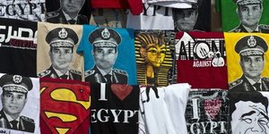 Τρελάθηκαν οι Αιγύπτιοι με τον Σίσι -Εκαναν τον υποψήφιο πρόεδρο μπλουζάκι