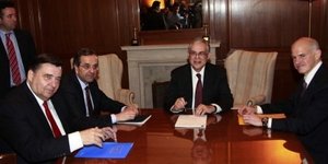 Θορυβημένο το Μαξίμου συγκαλεί νέα σύσκεψη με τους πολιτικούς αρχηγούς